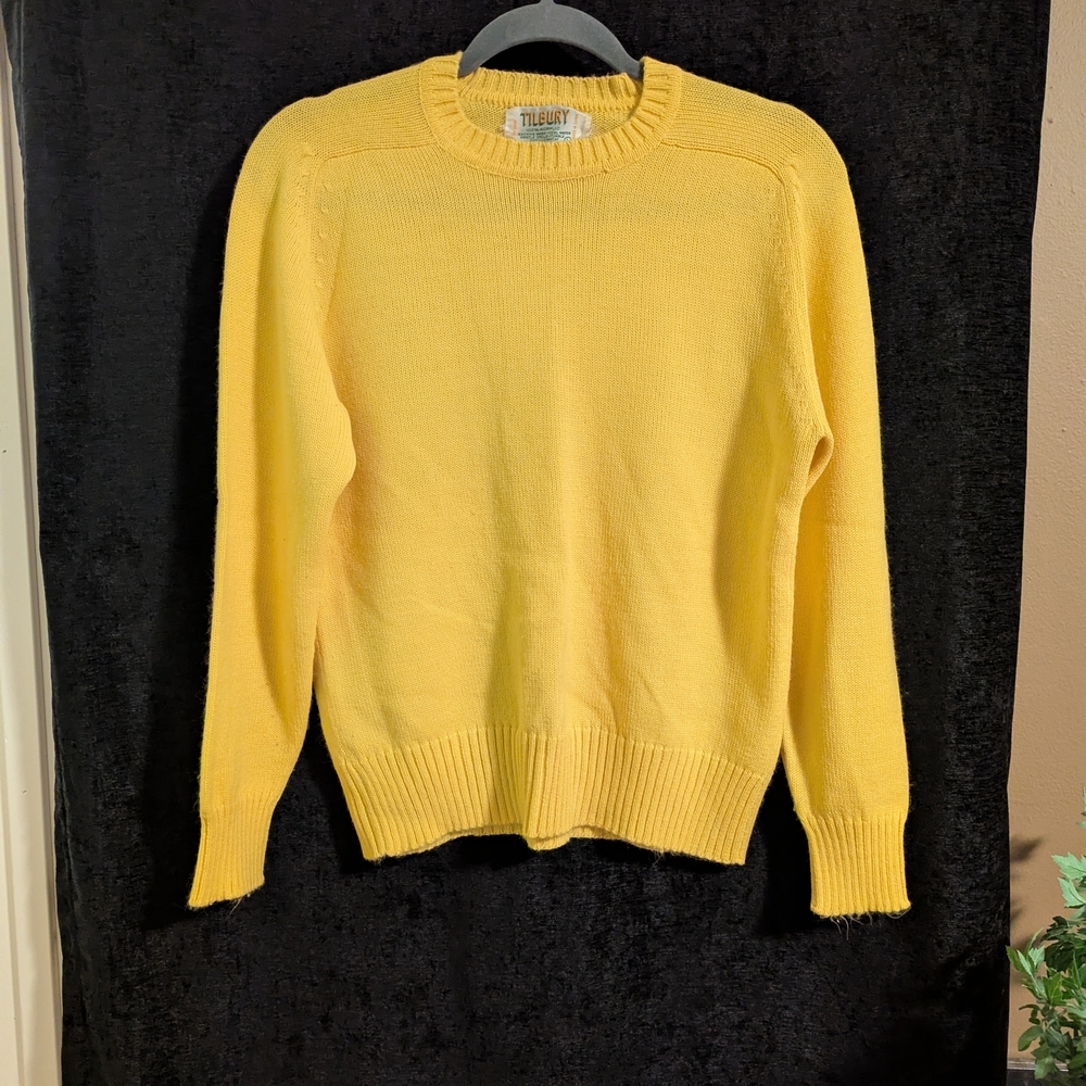 Vintage Tilbury Men's Yellow Crewneck Sweater. Size Large.